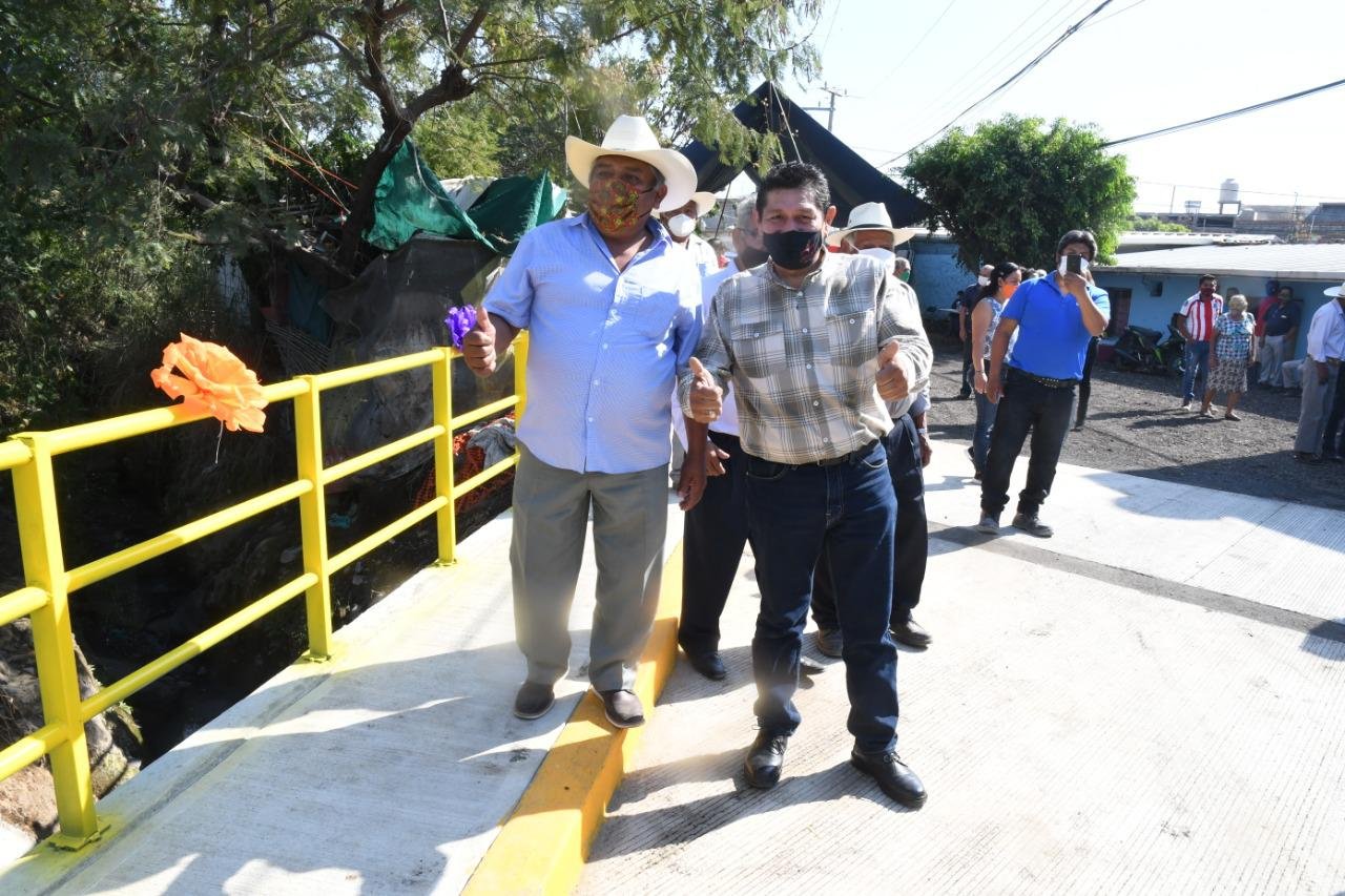 CONTINÚA JESÚS CORONA DAMIÁN ENTREGANDO OBRAS EN COLONIAS DE CUAUTLA