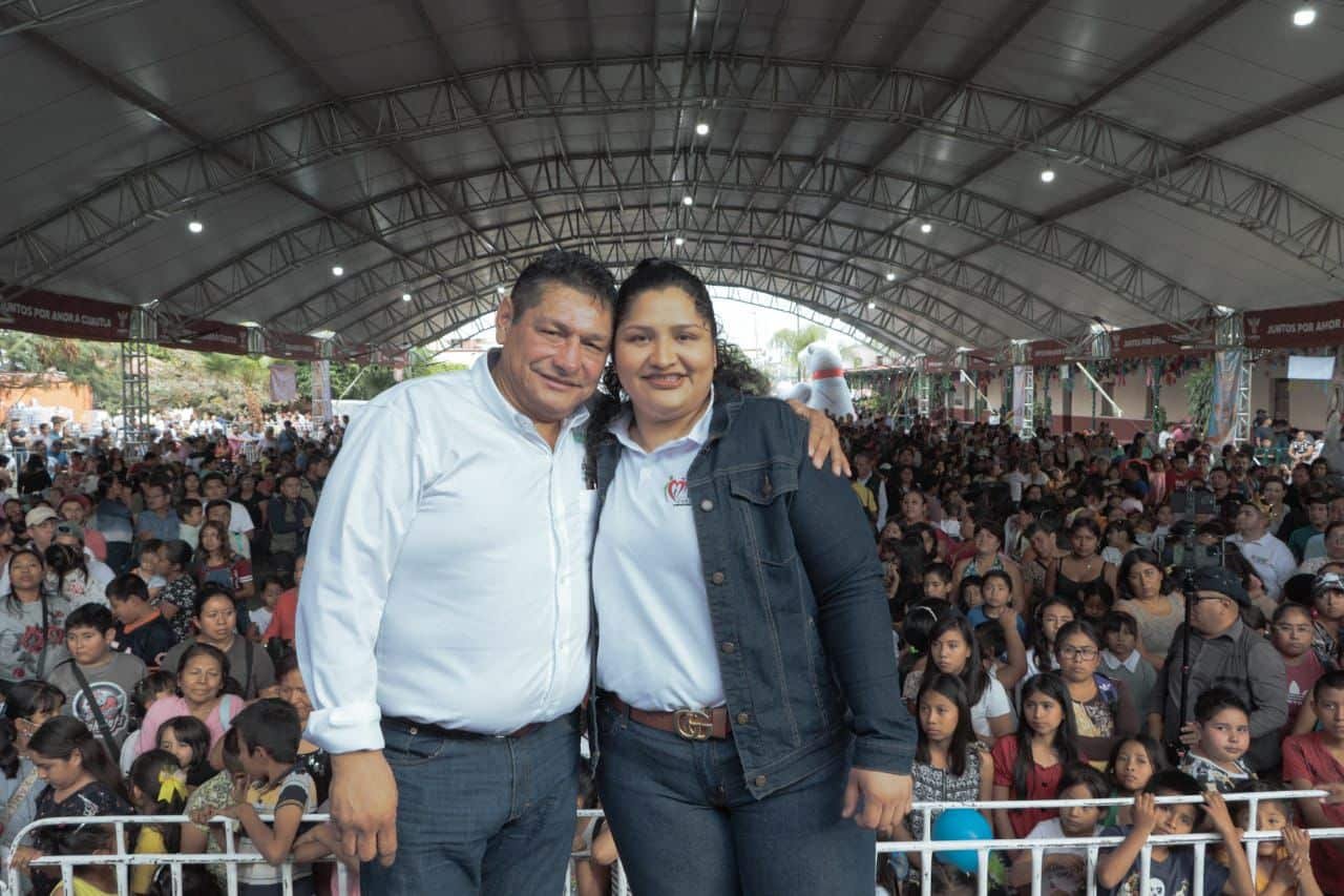 ANTE MILES DE CUAUTLENSES, DIANA LAURA CORONA RIVERA CELEBRA EL DÍA DE REYES EN CUAUTLA. 